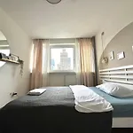 Ohmyhome-zlota View דירה ורשה