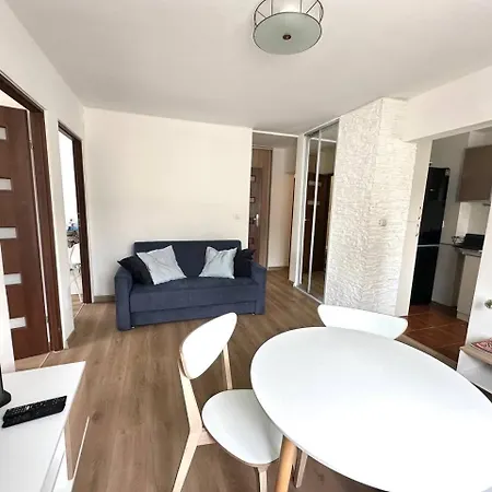 Ohmyhome-zlota View Apartment Warsaw