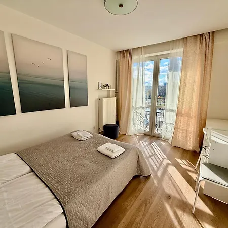 Ohmyhome-złota View Warszawa